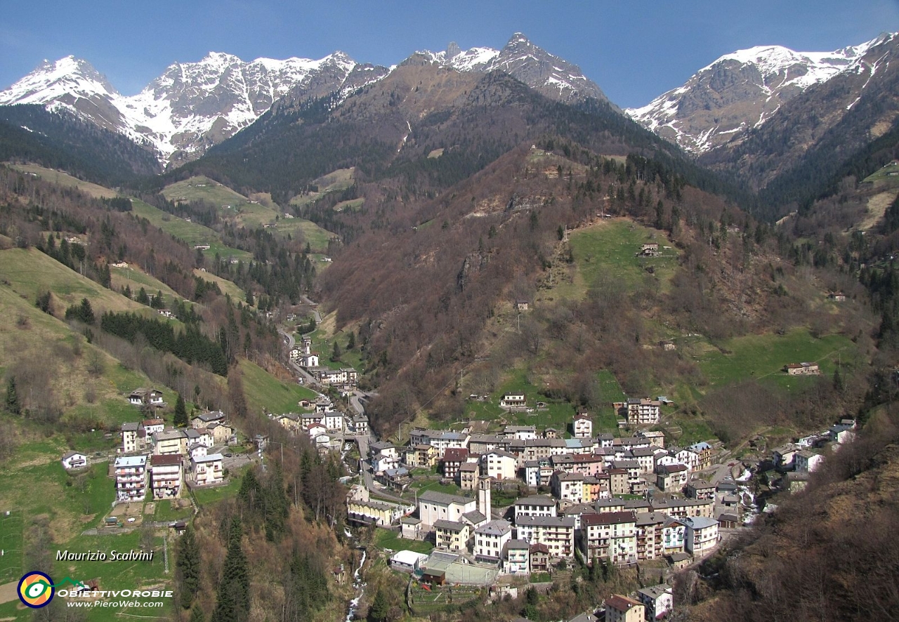 09 Panorama dalla Pizzarela, Ornica e le sue montagne....JPG